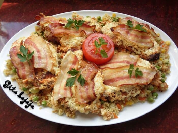 sajttal és baconnal sütött csirkemell