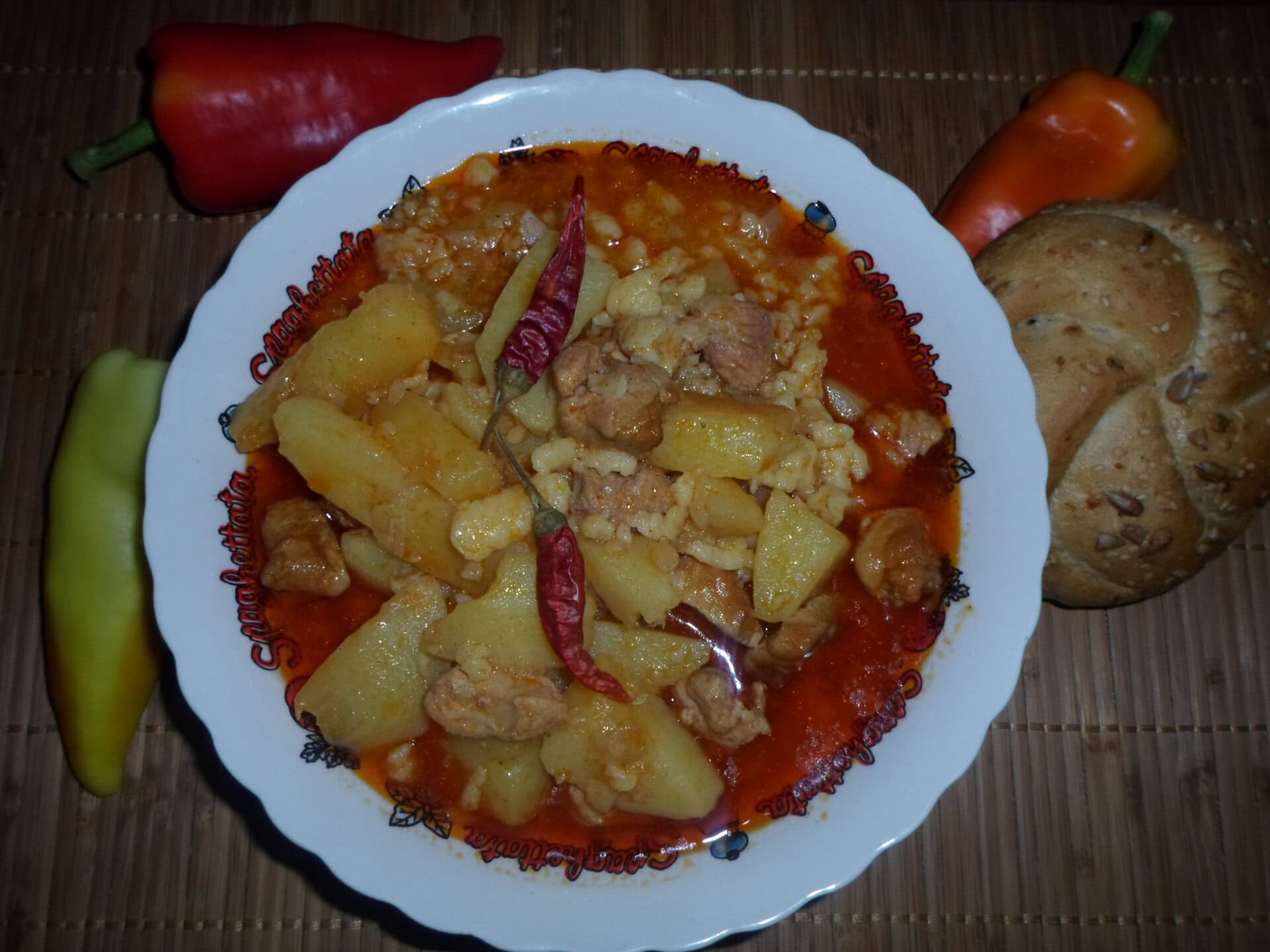 Magyaros-galuskás gulyás