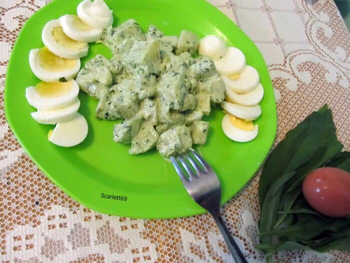 Medvehagymás burgonyasaláta