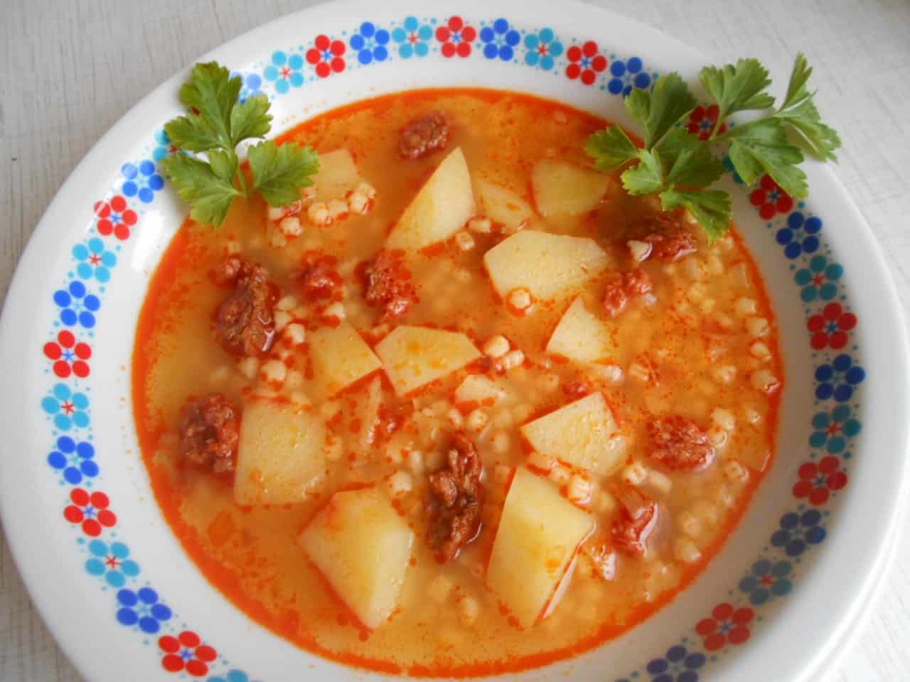 Tarhonyaleves Gyulai kolbásszal