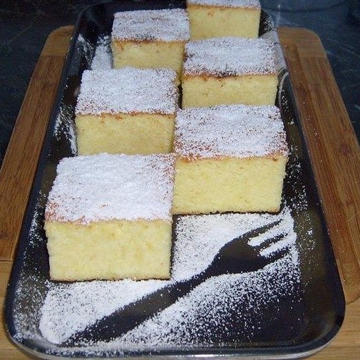 Pillekönnyű grízes túrós süti