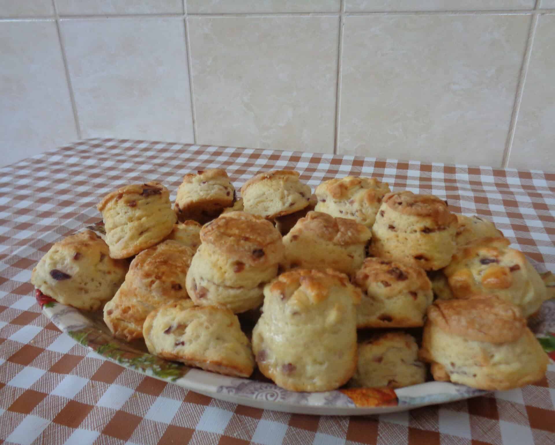 Libazsíros-lilahagymás pogácsa