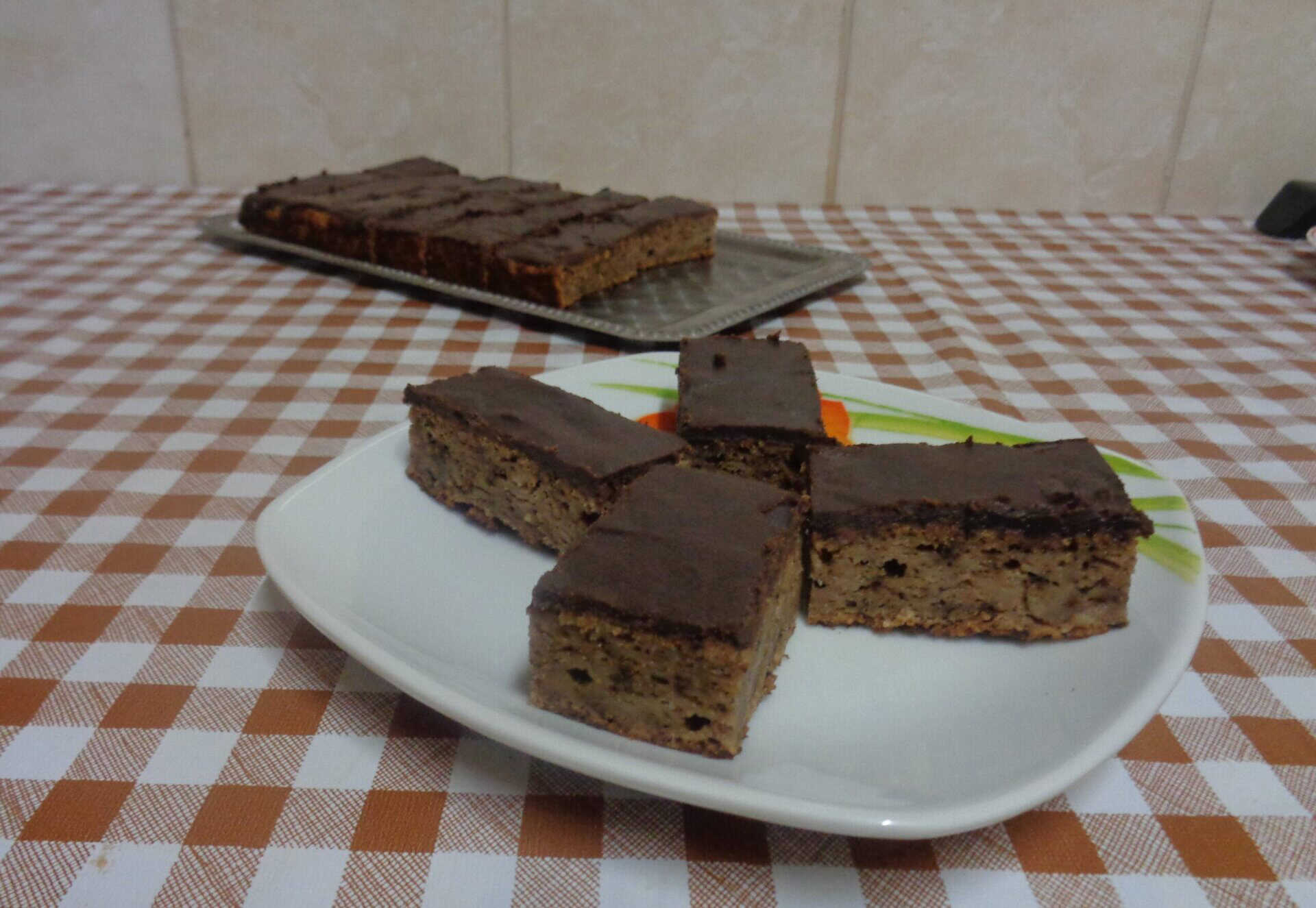 Almás-diós-kevert sütemény csokimázzal