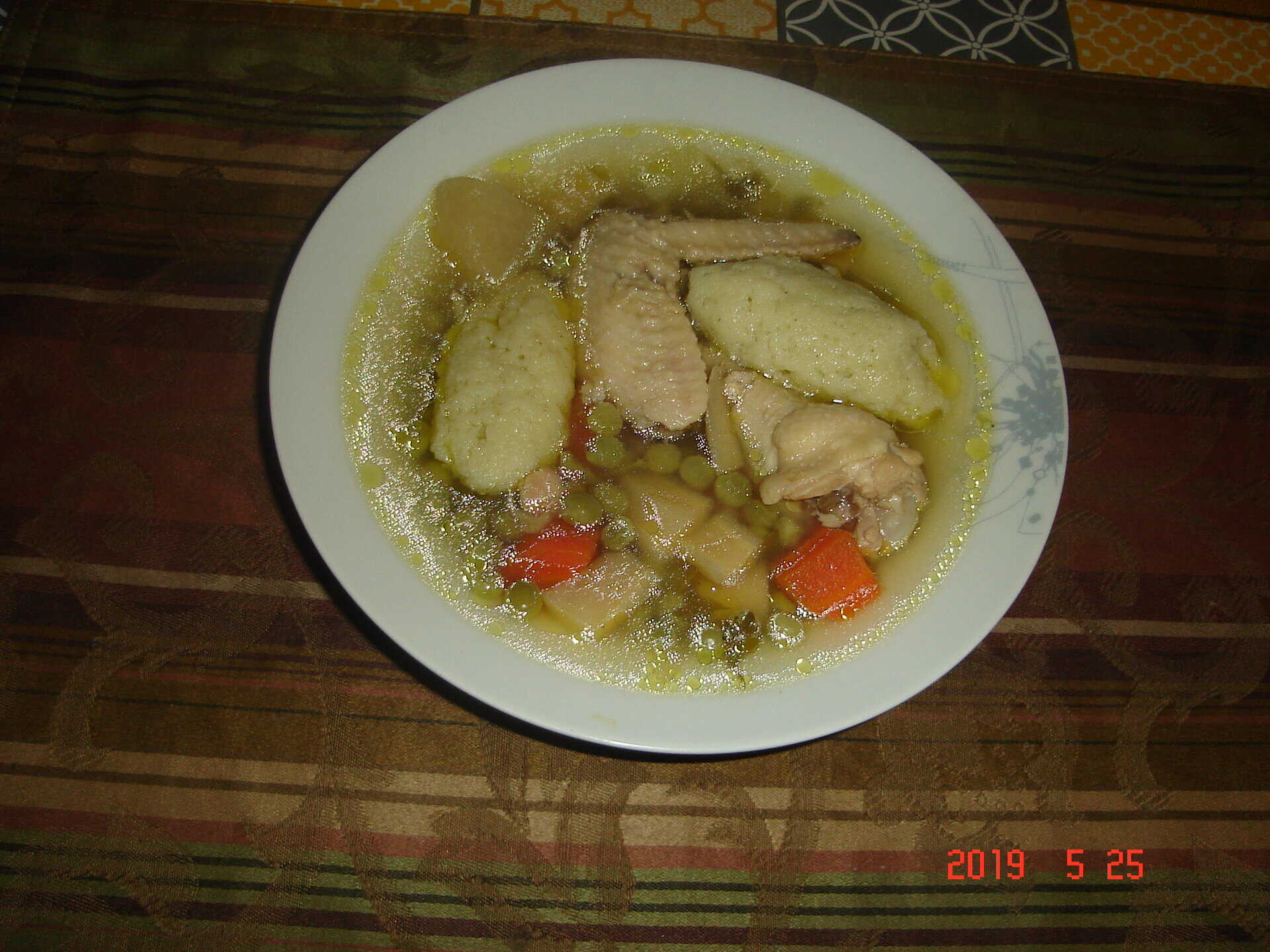 Borsóleves csirkehússal