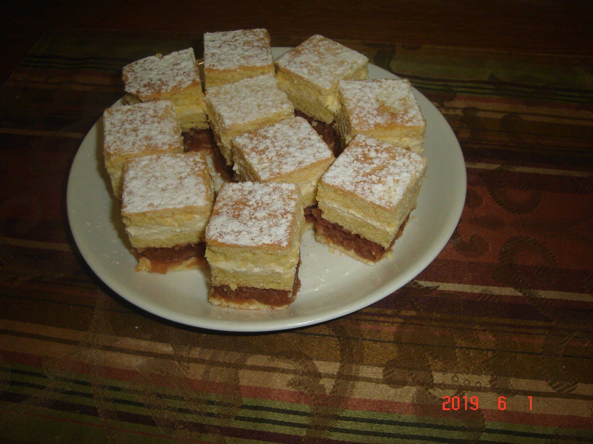 Isteni Almás krémes