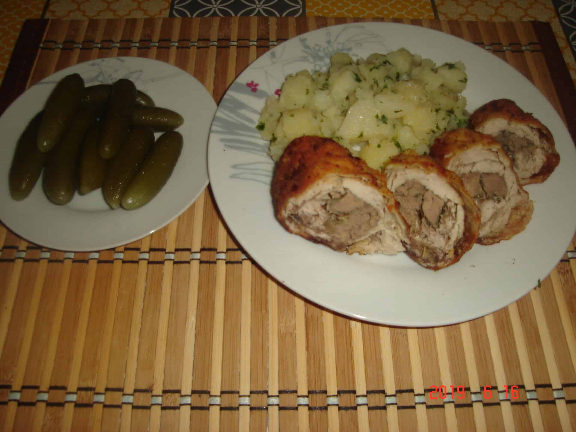 Csirkemájjal töltött hús rudak