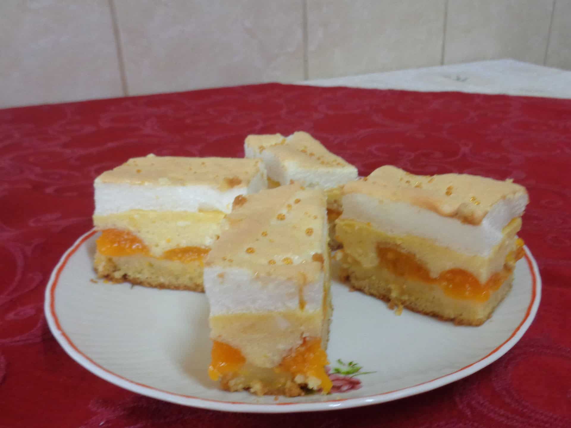 Sárgabarackos túros habos sütemény