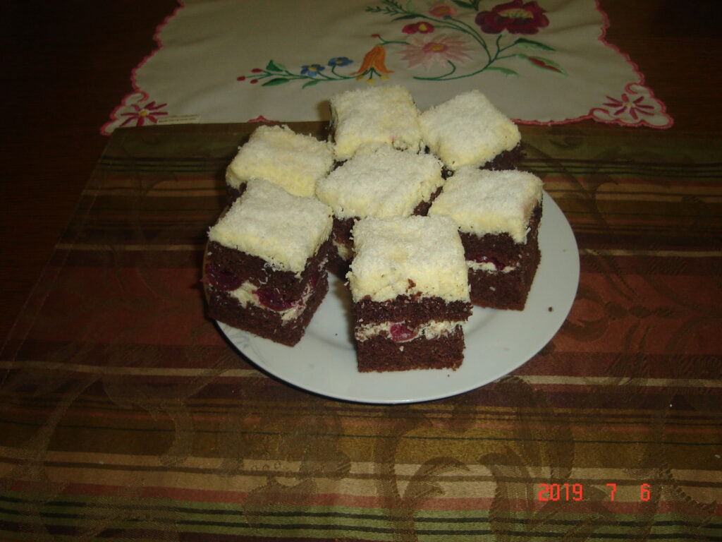 Meggyes kókuszos varázs