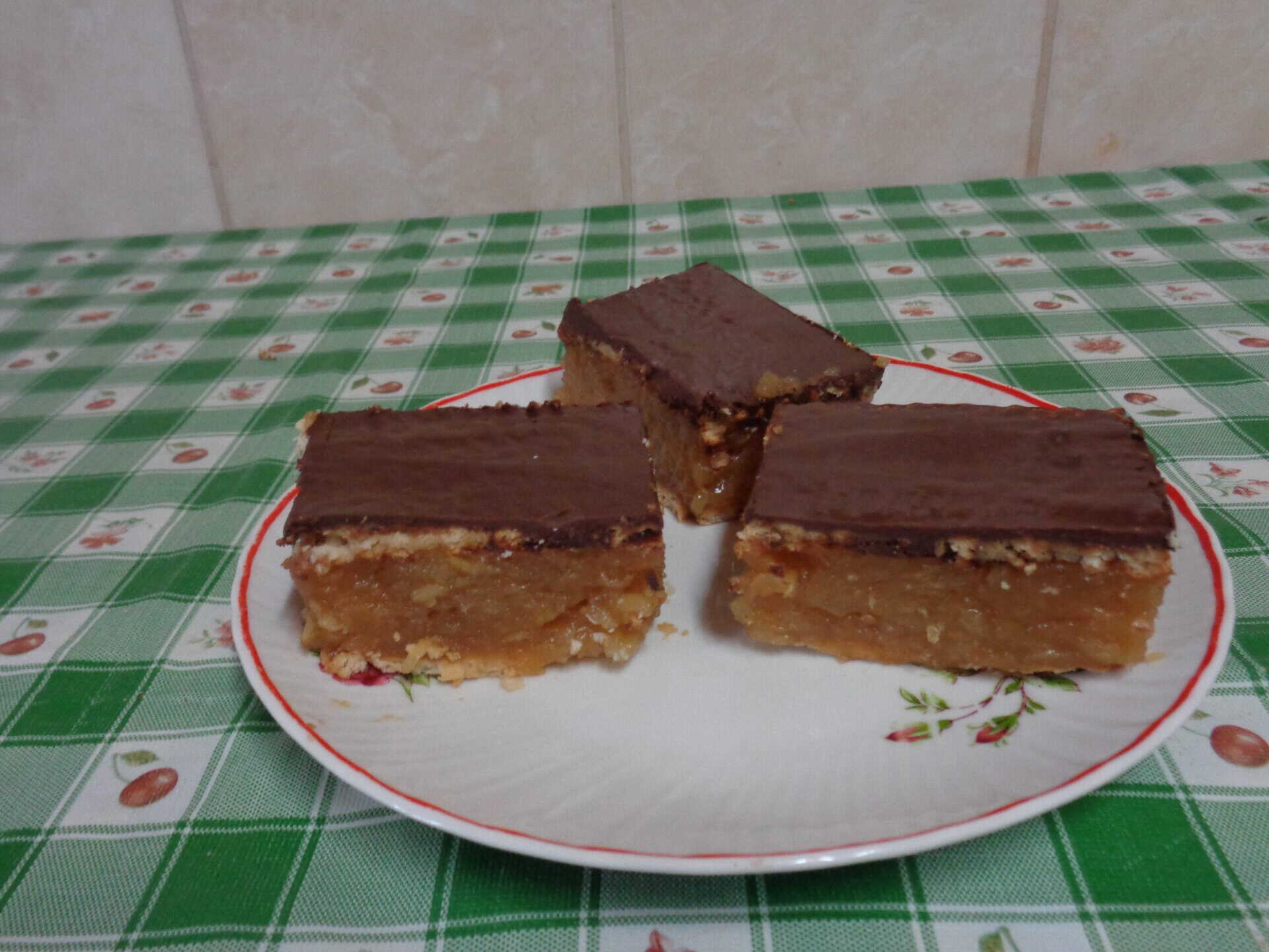 Kekszes-almás pudingos sütemény