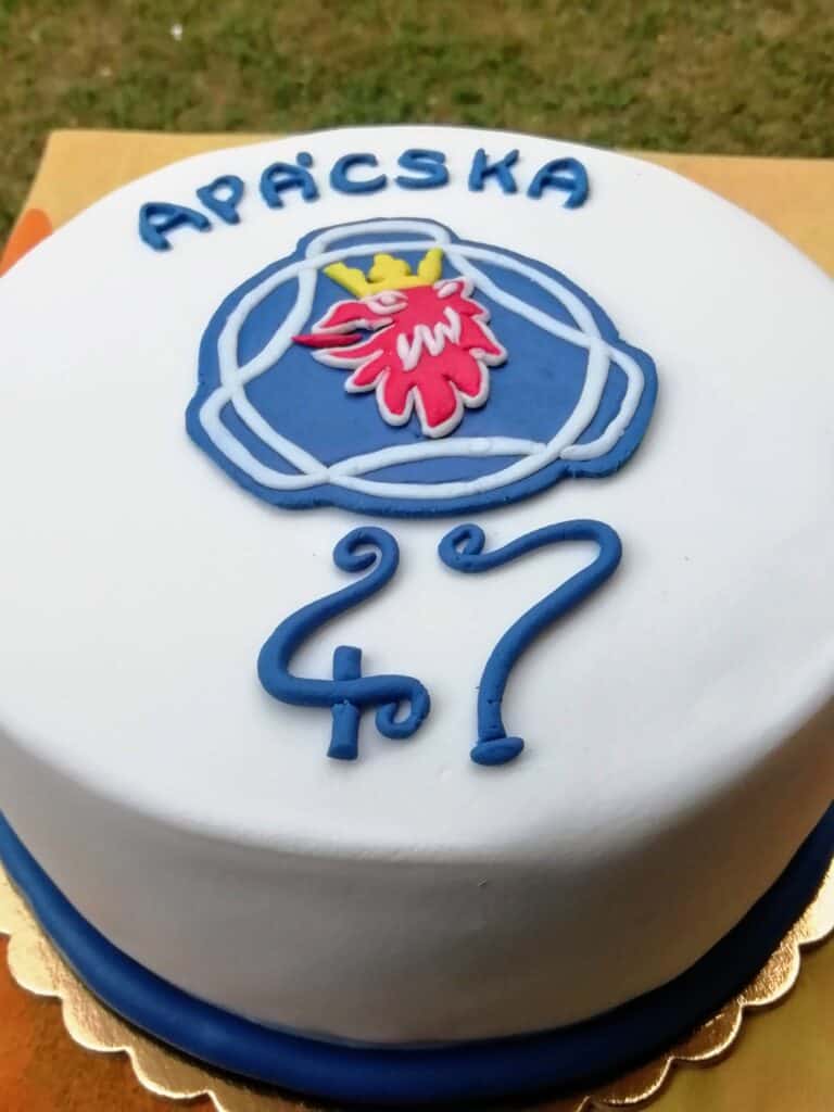Scania emblémás születésnapi orosz-krém torta