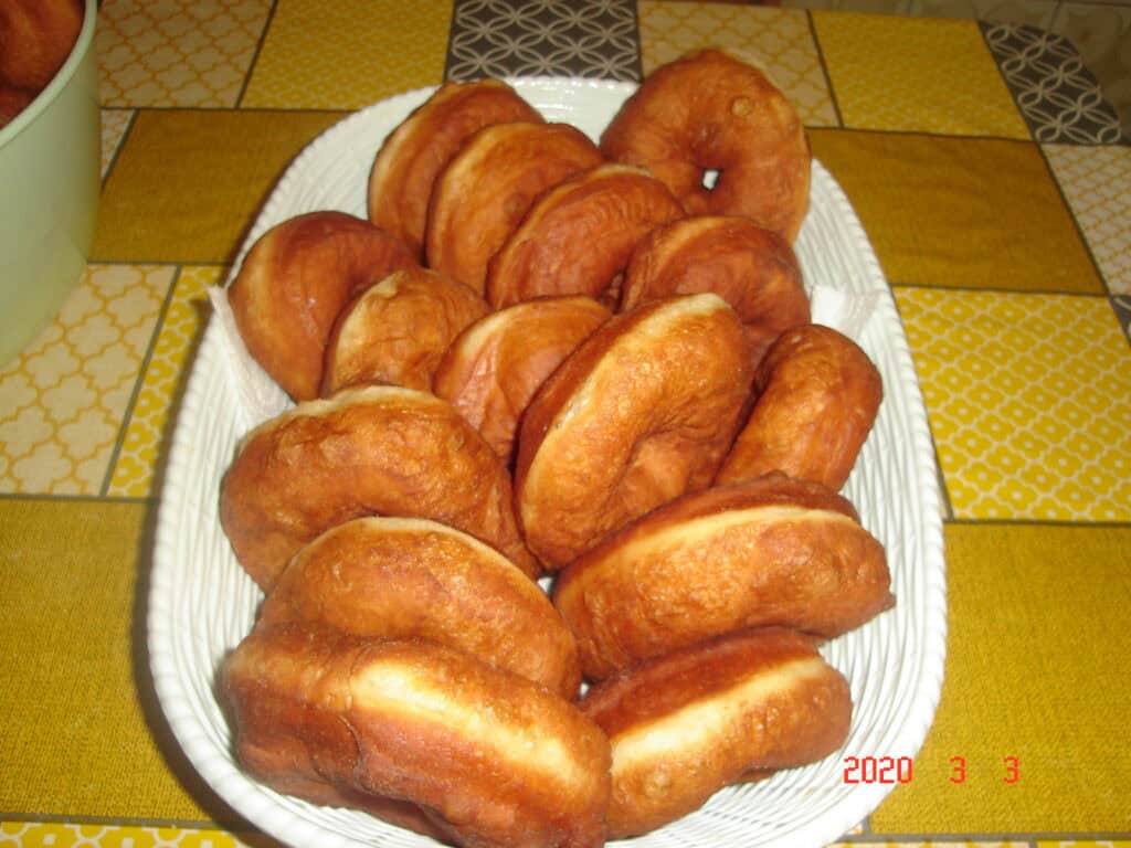 Szalagos farsangi fánk