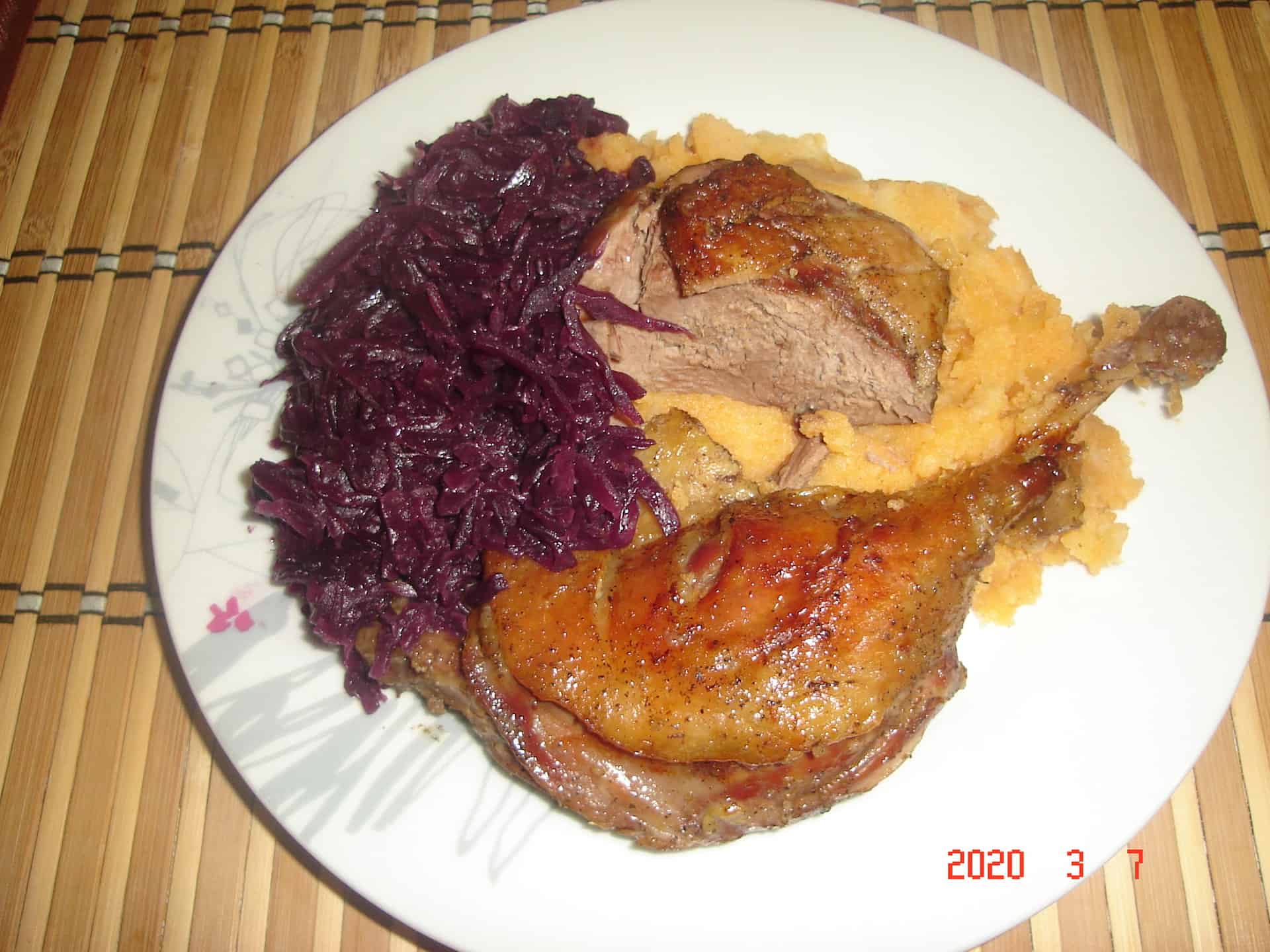 Fokhagymás kacsa sült Törtburgonyával és pároltkáp