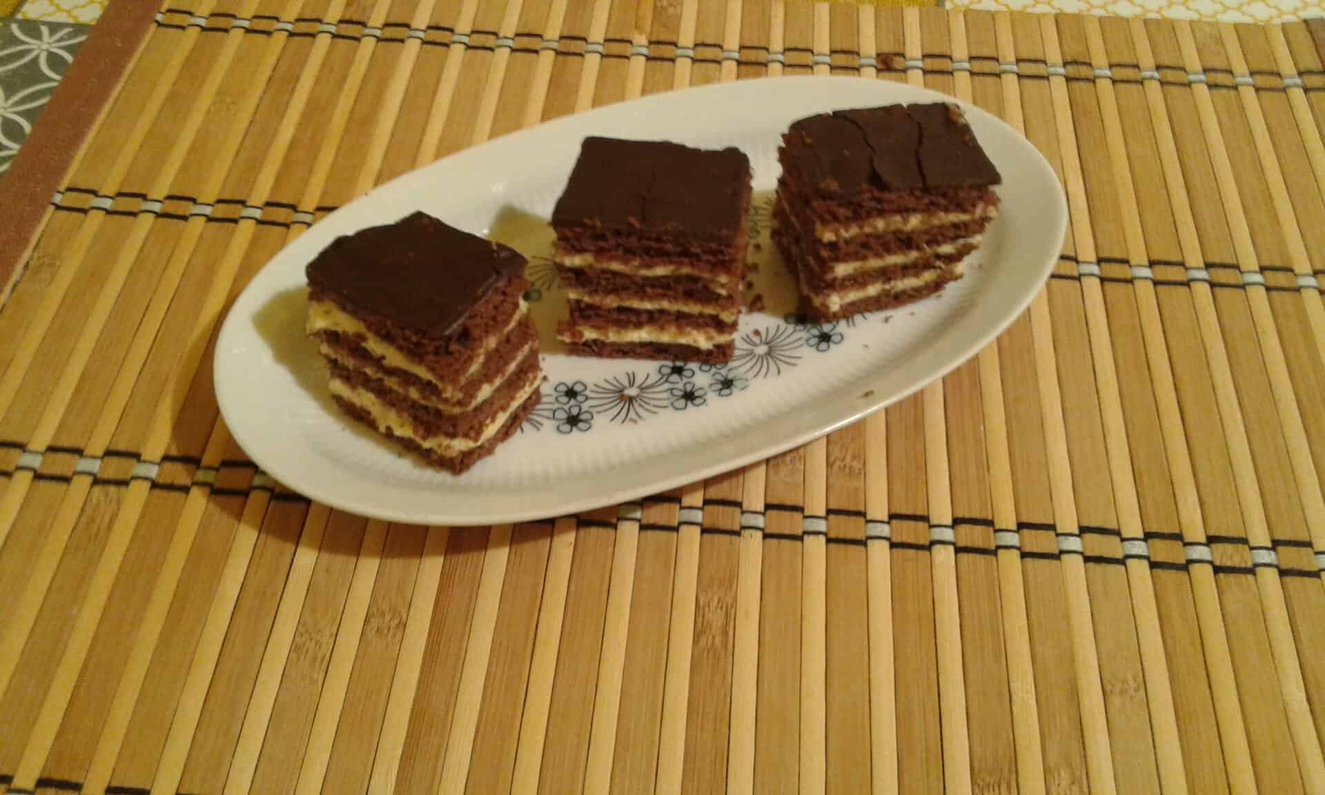 Kókuszkrémes mézes kocka