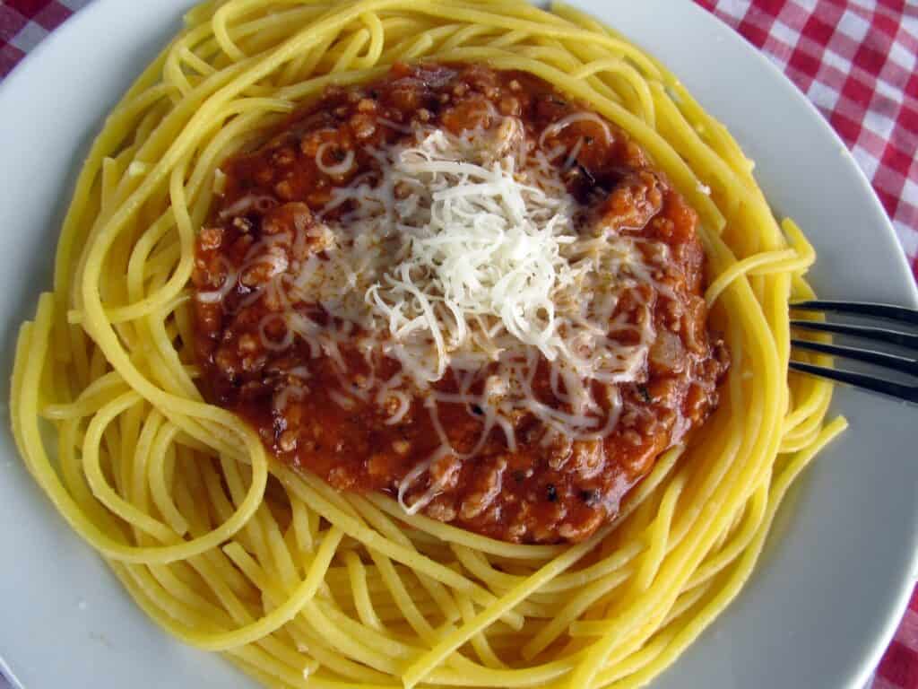 Pulykahúsos bolognai spagetti