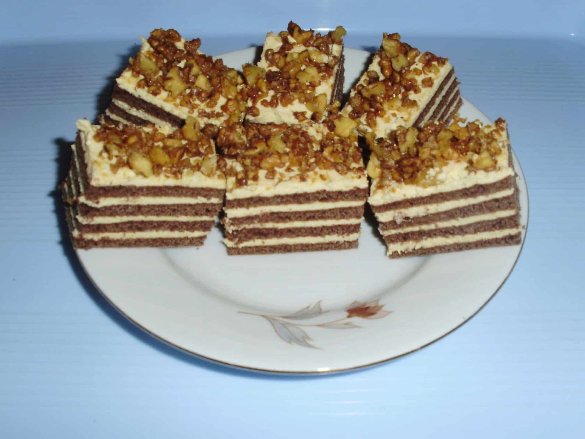 Karamellás grillázsos sütemény