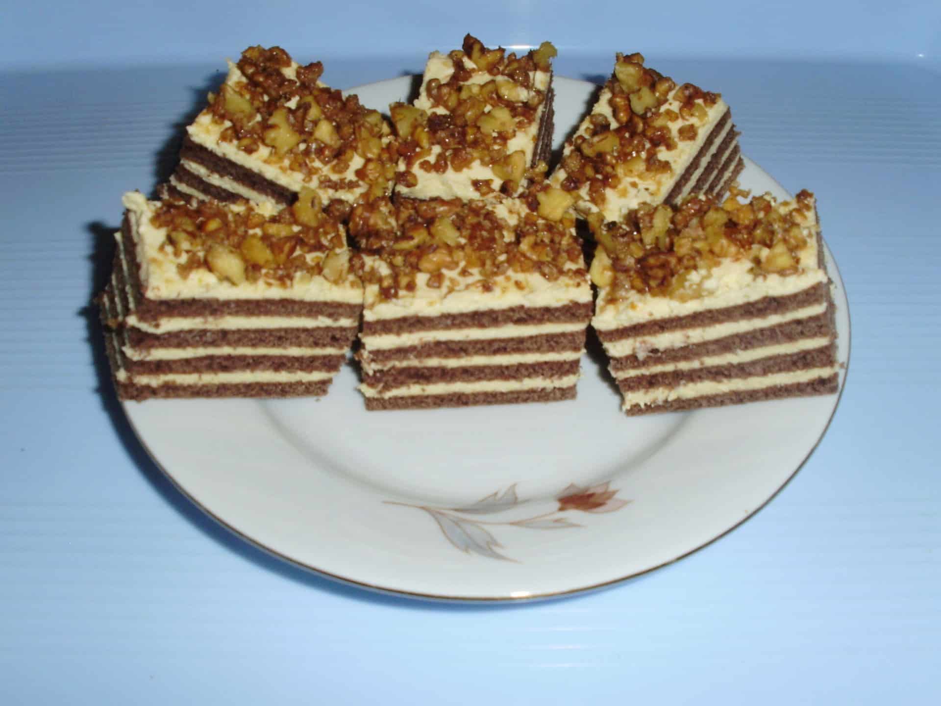 Karamellás grillázsos sütemény