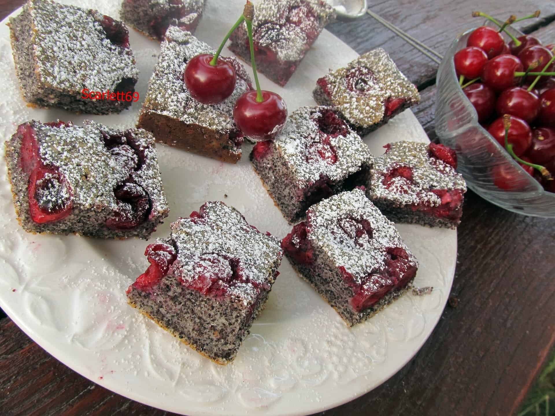 Meggyes bögrés mákos