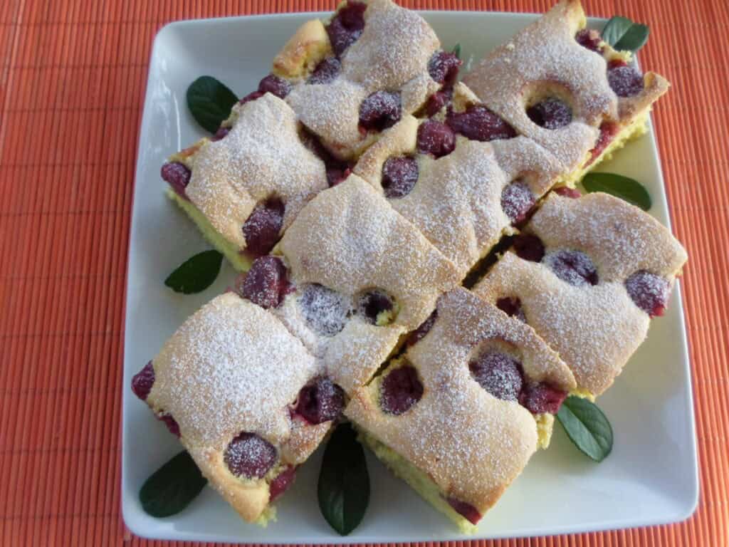 Omlós meggyes piskóta