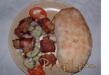 Csirkemáj bacon szalonnában