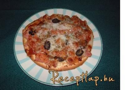 Olívabogyós pizza