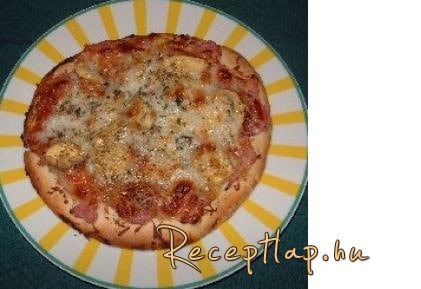 Sajtos sonkás pizza Tante Fanny tésztából