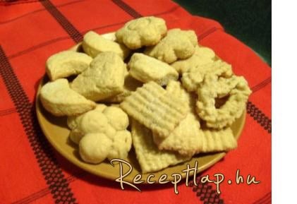 Kinyomós és szúrt linzer keksz