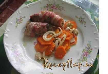 Baconba tekert csirkemáj sárgarépával