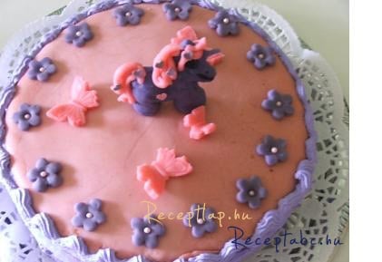 Póni torta joghurtos málnás krémmel