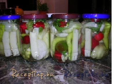 Cukkínis vegyes savanyúság