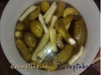 Nagyiféle hordós vegyes savanyúság
