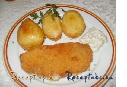 Sajttal töltött sonka rántva,tzaciki mártással