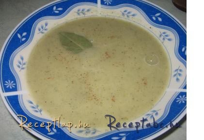 Hagymás fokhagymakrémleves szerecsendióval