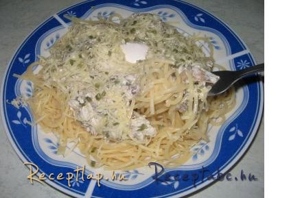 Tejfölös-gombás spagetti
