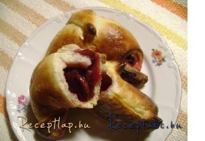 Lekváros kifli,sajtos kifli,mogyoróvajas párnácska