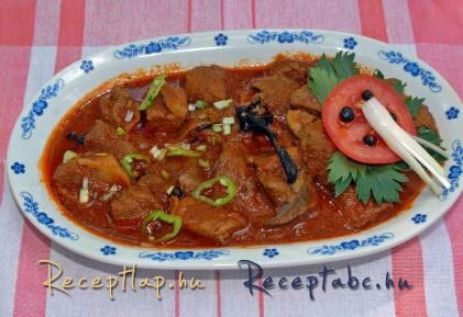 Vaddisznópörkölt borókával