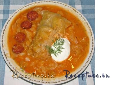 Szárma ( töltött káposzta) kovászolt káposztával