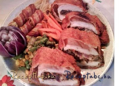 Sajtos, gombás csirkemell rántva