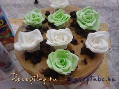 Karamellás gyümölcsös torta