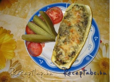 Gombásan töltött sárga cukkini