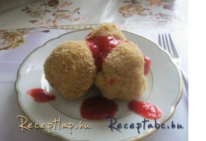 Szilvás gombóc szilvaszósszal :)