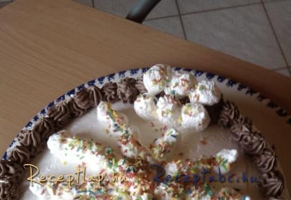 Tejszínes csokoládétorta