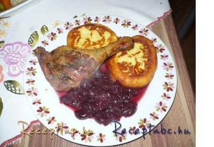 Meggyes vörösboros kacsacomb krumplilepénnyel