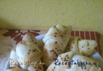 Pizza-kecsap krémes kifli