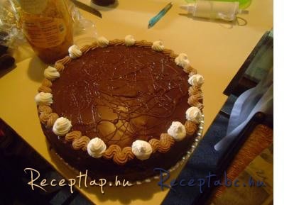 Tejszínes csoki torta