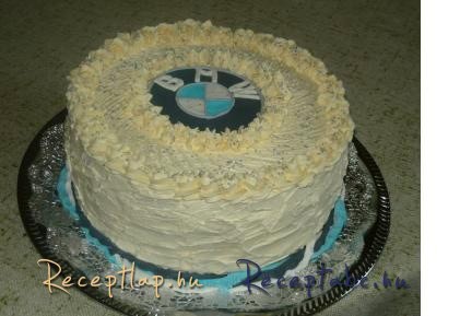 Fehér csokis barackos torta.