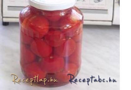 Érett egész paradicsom tartósítása