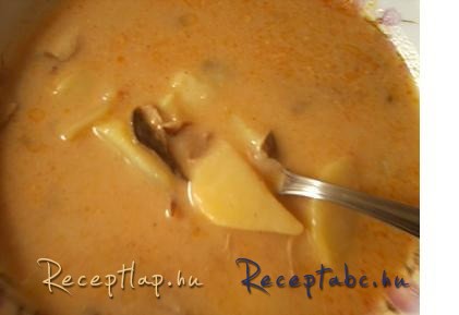 Tejfölös,vargányás krumplileves