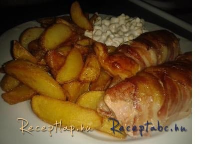Göngyölt sajtos hús steakburgonyával és kukorica s