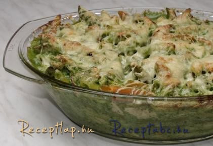 Penne sonkával, spenóttal, sajttal és csirkével
