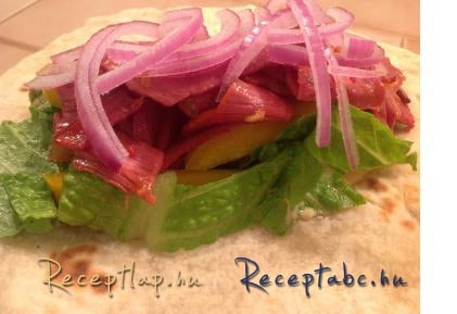 Tortilla BBQ-s,chilis sonkaval